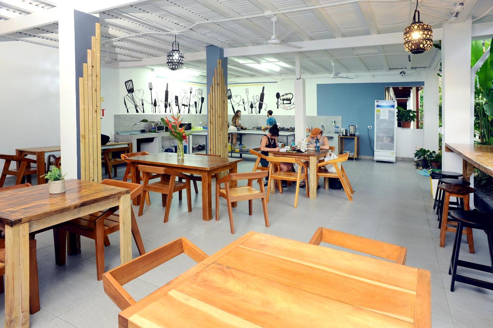 Private Fully Furnished Home At Wide Mouth Frog Hostel Quepos Kültér fotó