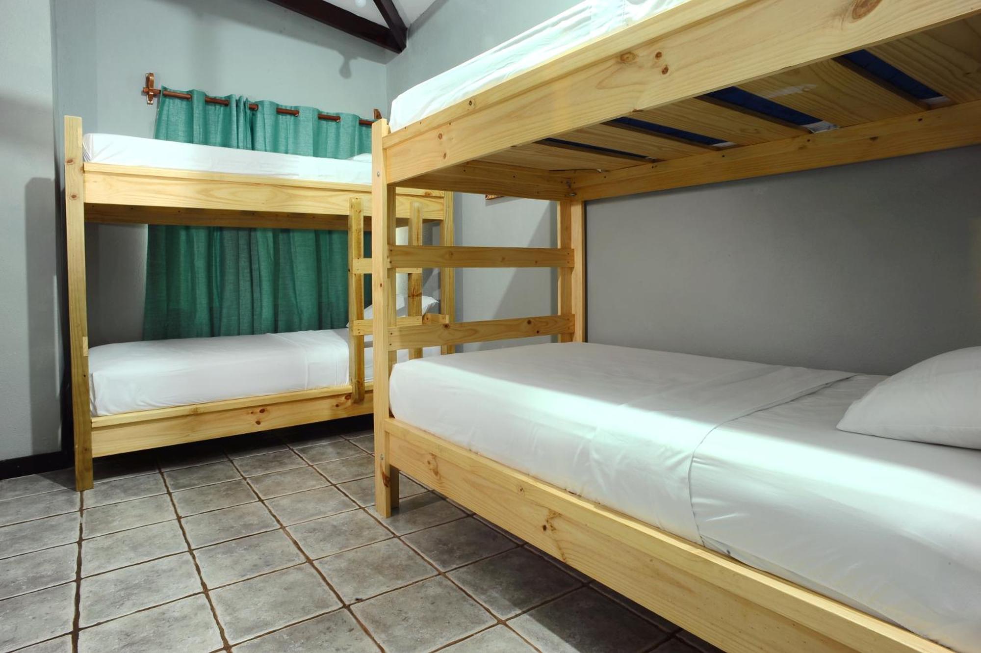 Private Fully Furnished Home At Wide Mouth Frog Hostel Quepos Kültér fotó