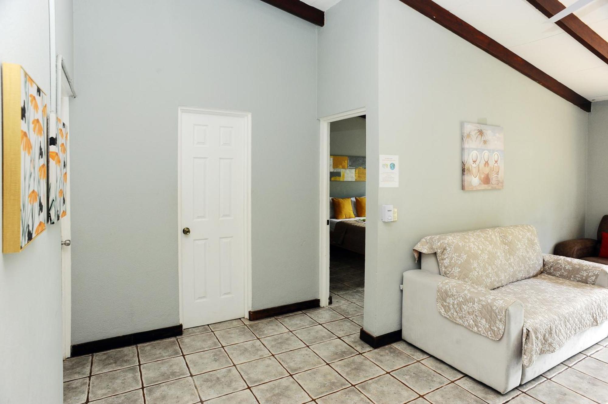 Private Fully Furnished Home At Wide Mouth Frog Hostel Quepos Kültér fotó