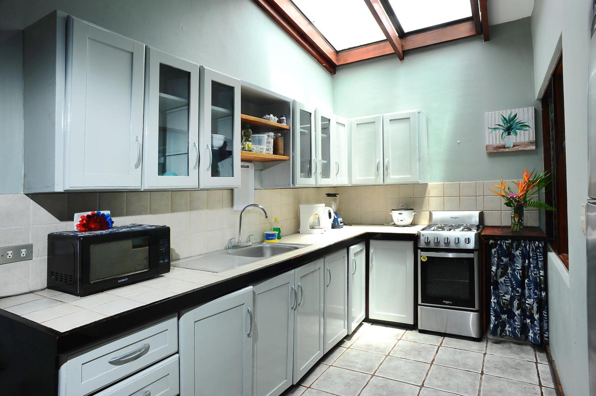 Private Fully Furnished Home At Wide Mouth Frog Hostel Quepos Kültér fotó