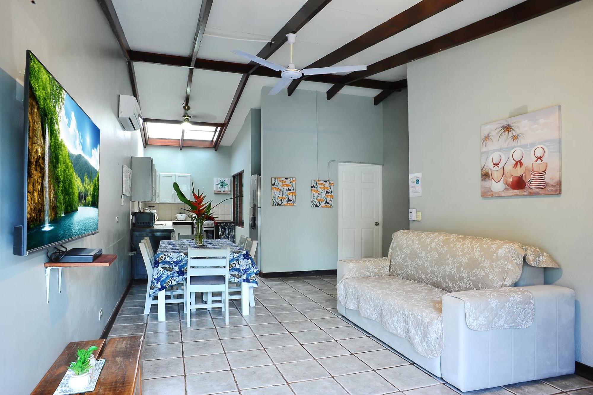 Private Fully Furnished Home At Wide Mouth Frog Hostel Quepos Kültér fotó