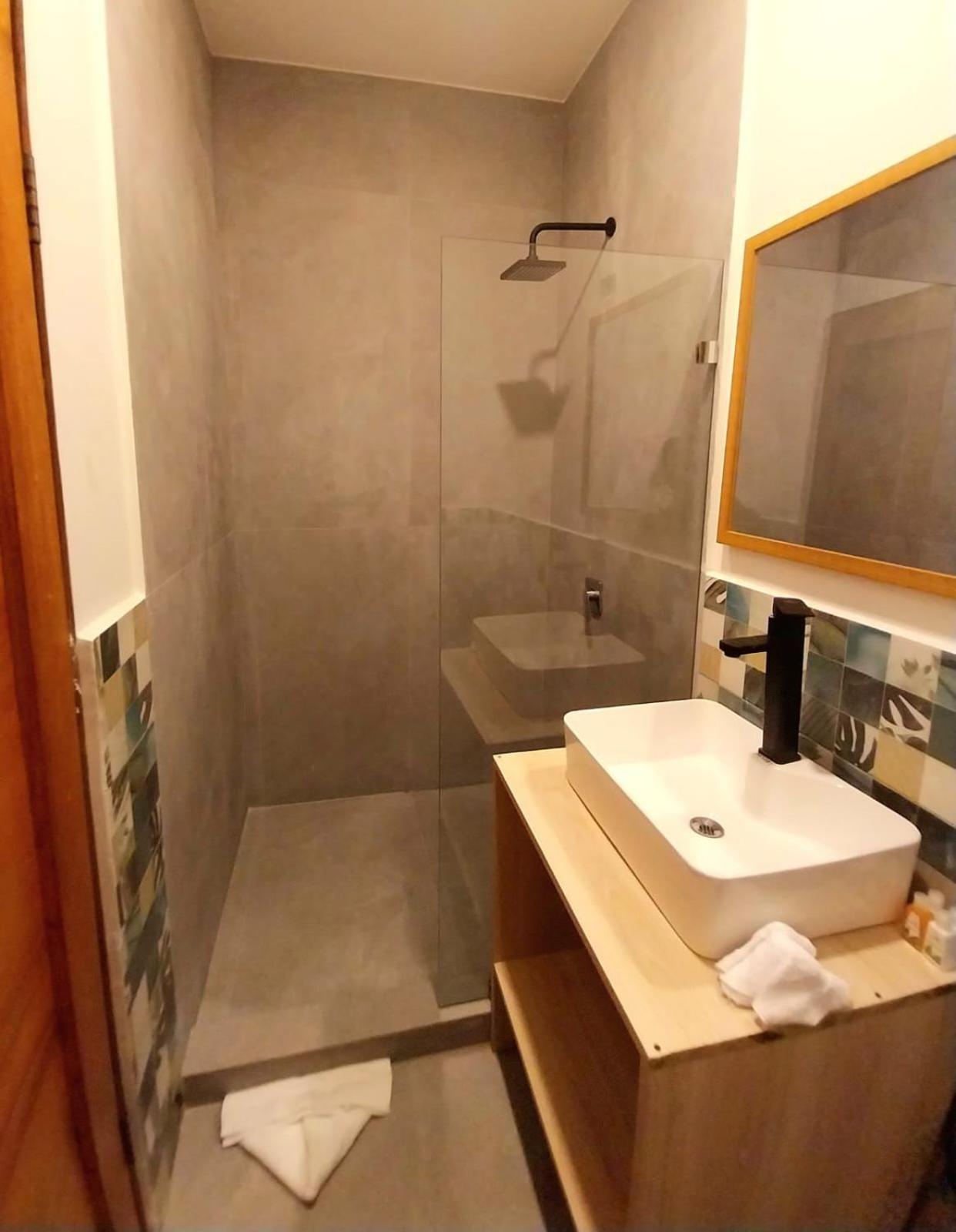 Private Fully Furnished Home At Wide Mouth Frog Hostel Quepos Kültér fotó