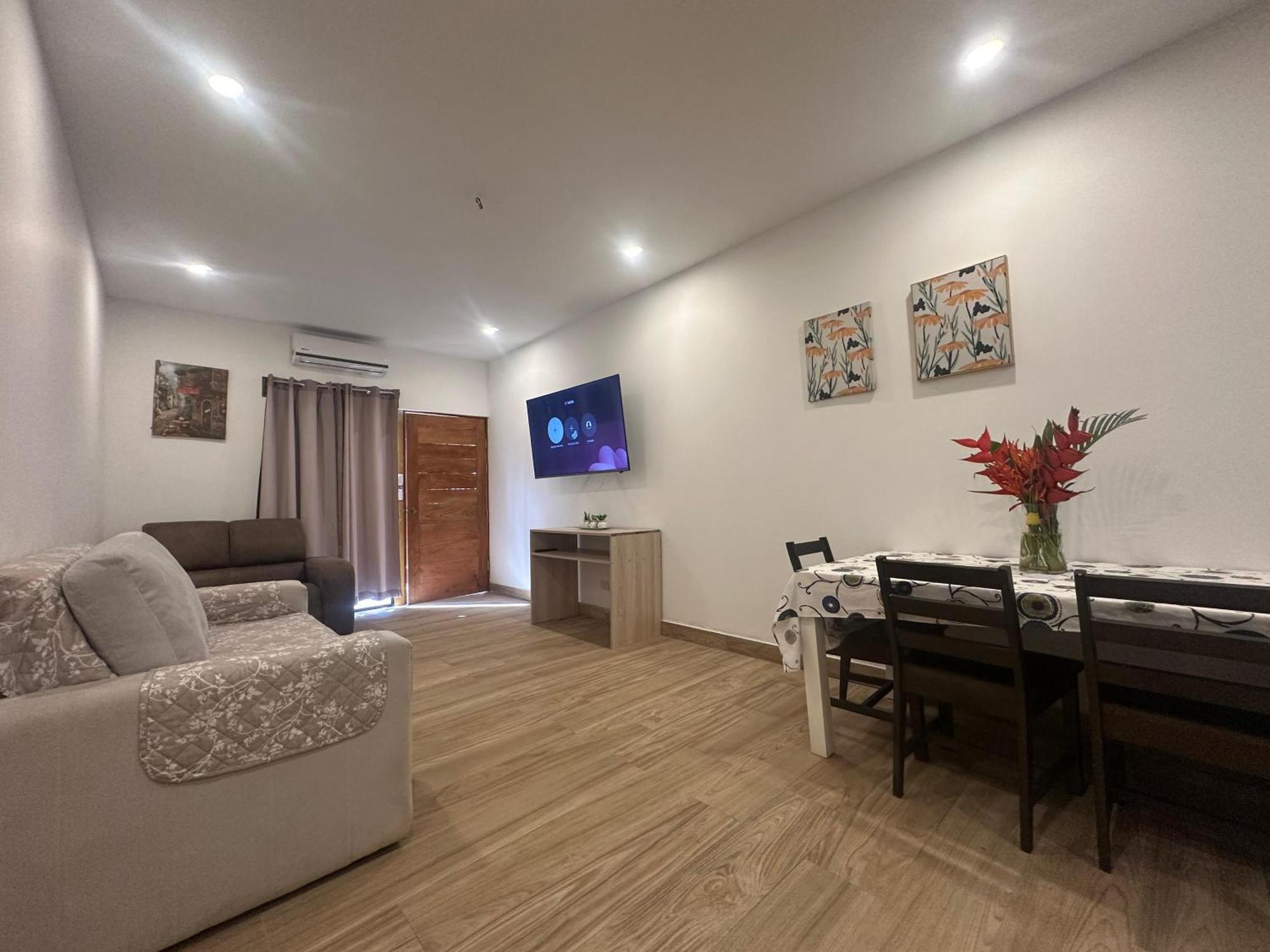Private Fully Furnished Home At Wide Mouth Frog Hostel Quepos Kültér fotó