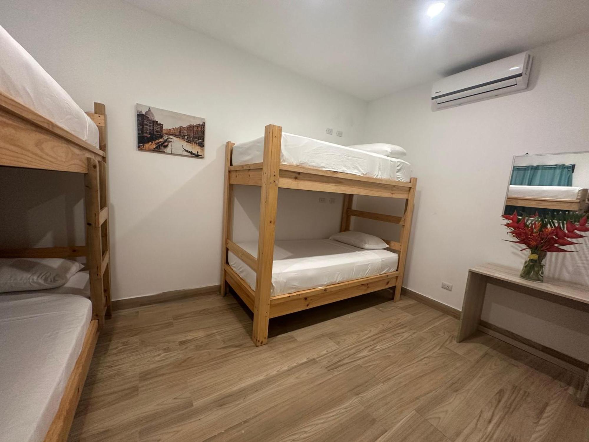 Private Fully Furnished Home At Wide Mouth Frog Hostel Quepos Kültér fotó